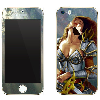 Виниловая наклейка «Neverwinter Девушка-воин» на телефон Apple iPhone 5
