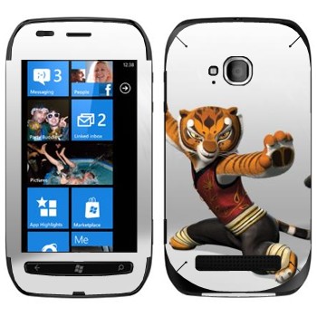   «  - - »   Nokia Lumia 710