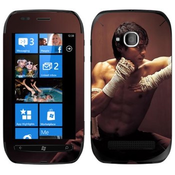   «  -  »   Nokia Lumia 710