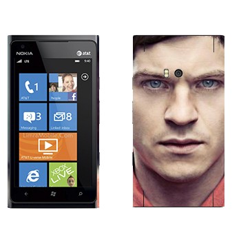  «  - »   Nokia Lumia 900