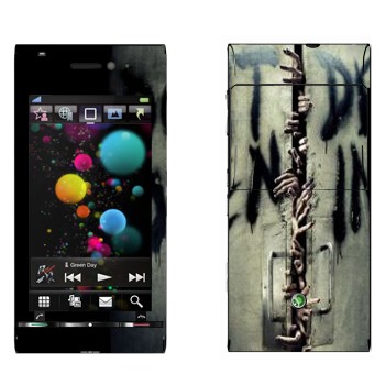   «Don't open, dead inside -  »   Sony Ericsson U1 Satio