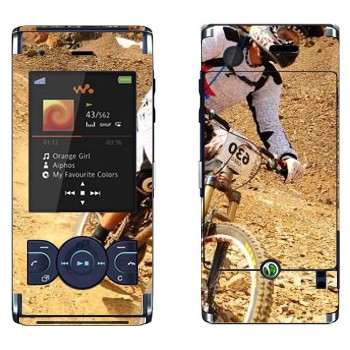   « »   Sony Ericsson W595