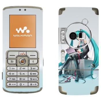   « »   Sony Ericsson W700