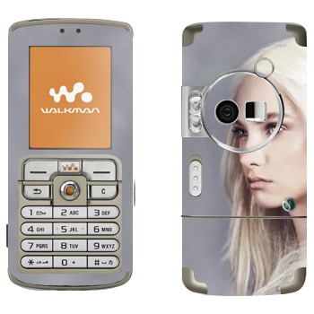   « -  »   Sony Ericsson W700