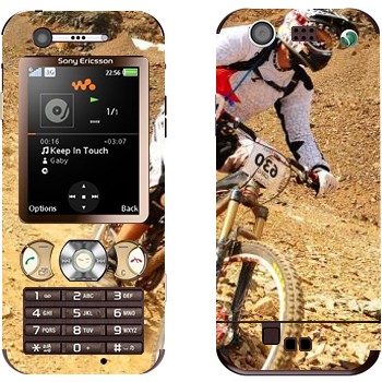   « »   Sony Ericsson W890